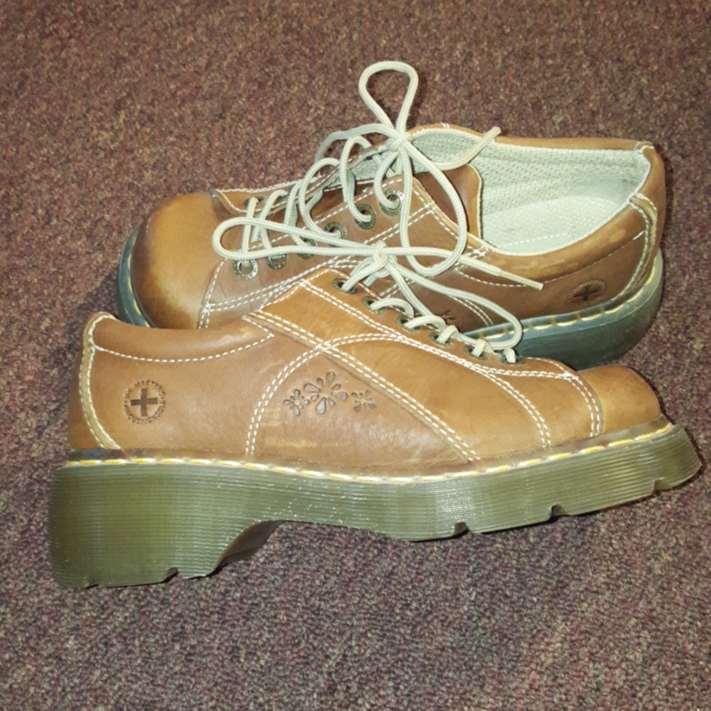 Dr. Martens women shoe